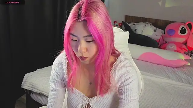 honeyveil  online show from April 13, 6:50 am