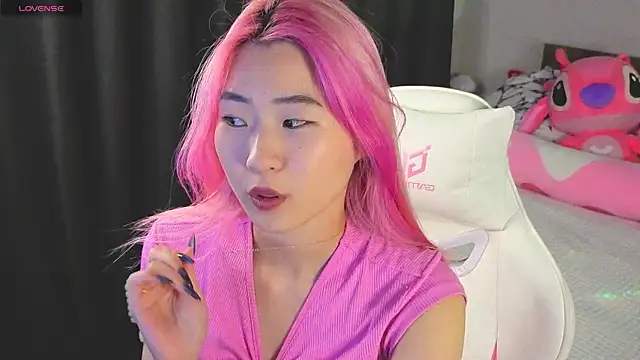 honeyveil  online show from April 15, 2:21 pm