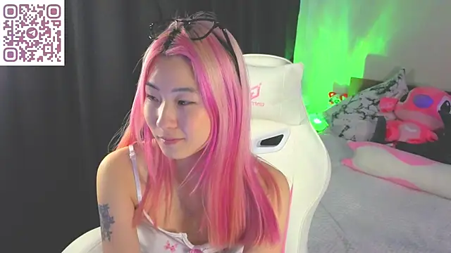 honeyveil  online show from April 21, 1:42 am