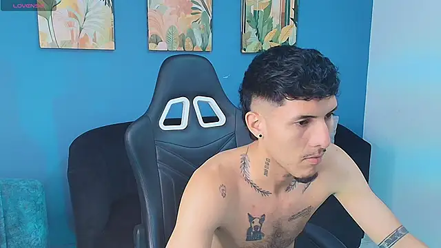 Snapshot of ALEXXXTREM69 chatting on April 13, 12:20 pm ALEXXXTREM69 online show from April 13, 12:20 pm