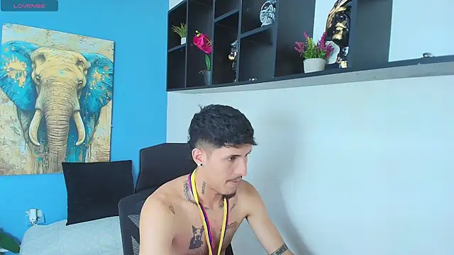 Snapshot of ALEXXXTREM69 chatting on April 24, 12:12 am ALEXXXTREM69 online show from April 24, 12:12 am