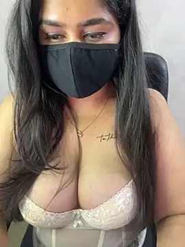 Snapshot of sarasofiaa_ chatting on May 19, 2:13 pm sarasofiaa online show from May 19, 2:13 pm
