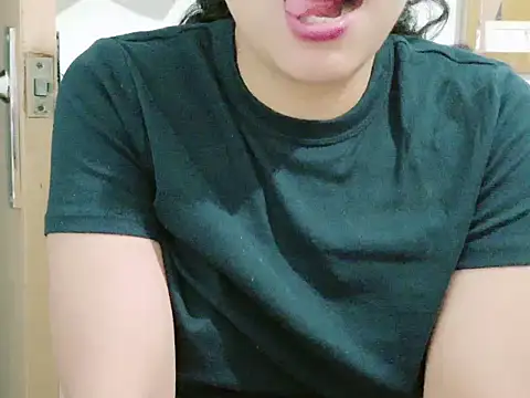 Snapshot of MojaditPussy chatting on June 19, 7:30 pm MojaditPussy online show from June 19, 7:30 pm
