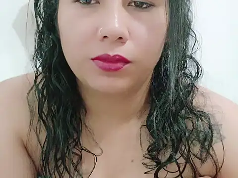 Snapshot of MojaditPussy chatting on June 26, 4:35 pm MojaditPussy online show from June 26, 4:35 pm