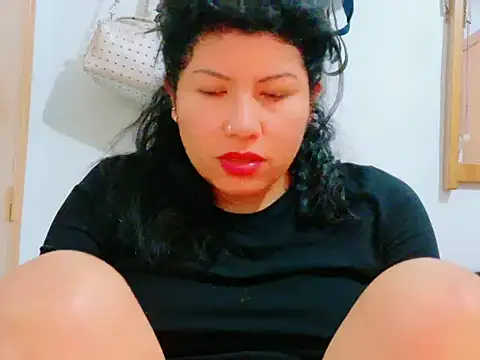 Snapshot of MojaditPussy chatting on May 8, 12:31 pm MojaditPussy online show from May 8, 12:31 pm