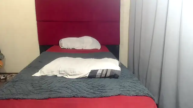 Snapshot of SexyBooty_xx chatting on June 20, 12:32 pm SexyBooty xx online show from June 20, 12:32 pm