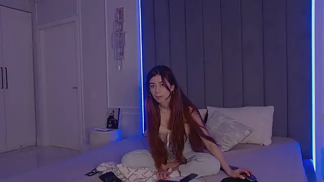 CarolineCox online show from April 8, 3:02 pm