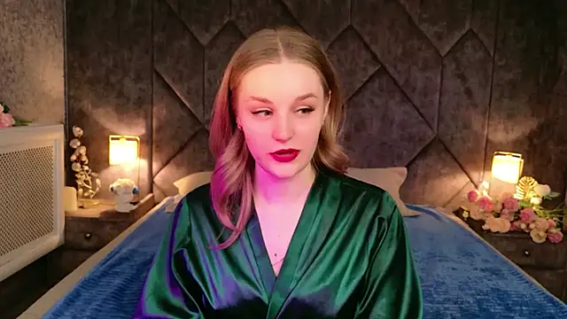 Molly Voses online show from May 27, 9:00 pm