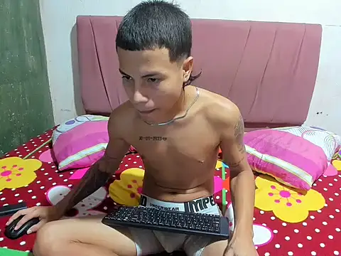 Junior bebe online show from May 4, 2:42 pm