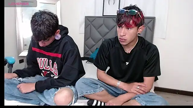 Demian y Salvatore online show from April 14, 3:06 pm
