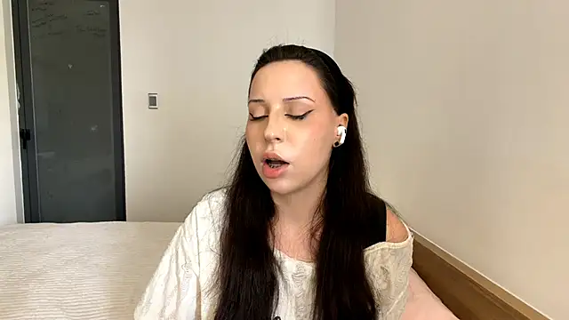 VinitaAskia online show from April 9, 4:58 am