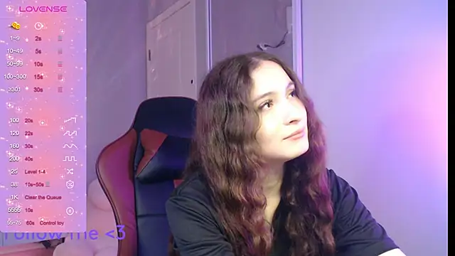 solitudebby online show from April 12, 7:06 pm