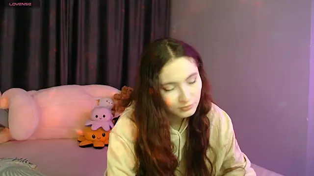 solitudebby online show from May 27, 7:43 pm