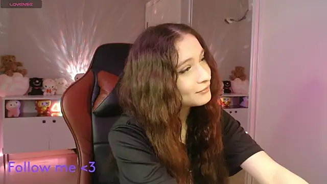 solitudebby online show from April 11, 8:01 pm