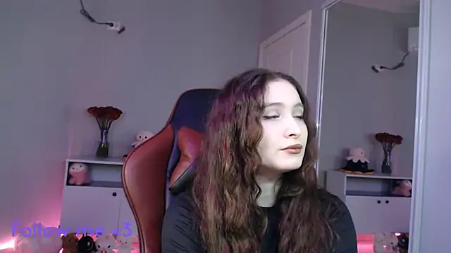 solitudebby online show from April 10, 5:31 pm