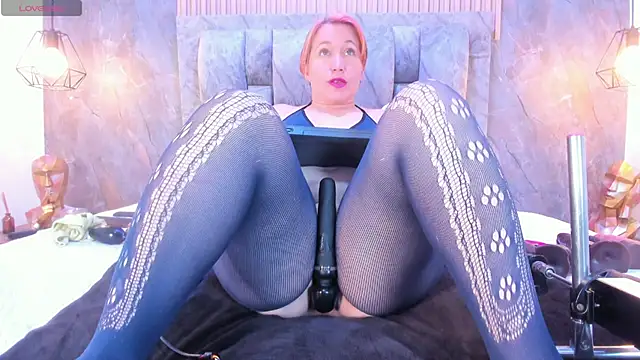 blondehorny699 online show from June 24, 7:44 pm