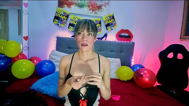 Snapshot of Lorena_sweet33 chatting on June 20, 2:00 pm Lorena sweet33 online show from June 20, 2:00 pm