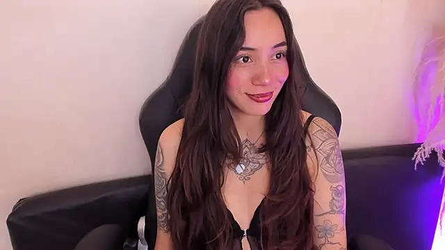 Cata Jonees online show from April 23, 7:15 pm