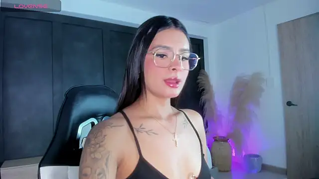 Snapshot of dulce_glow_ chatting on April 18, 2:36 am dulce glow online show from April 18, 2:36 am