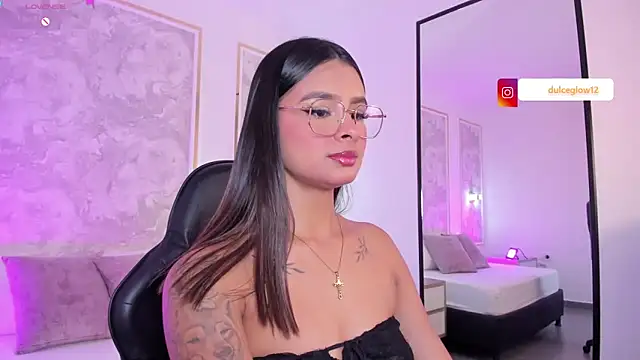 dulce glow  online show from June 14, 1:12 pm