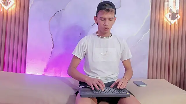 Ethanhot os online show from April 6, 9:05 pm