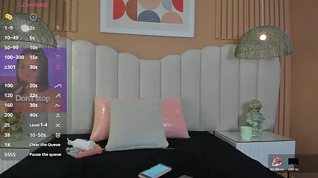 zoe blosson online show from April 19, 6:10 pm