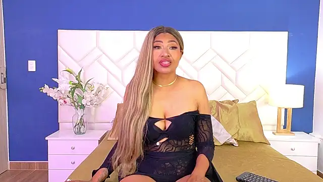 Snapshot of Kiara_Parker_ chatting on May 11, 8:28 pm Kiara Parker online show from May 11, 8:28 pm
