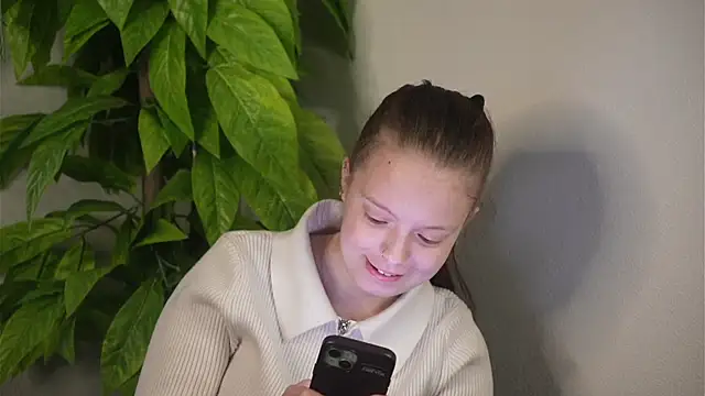 LasandraAlsup online show from April 7, 7:43 am