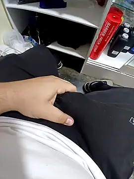 boysexy2207 online show from April 6, 8:43 pm