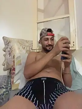 Snapshot of legende59 chatting on June 18, 10:37 pm legende59 online show from June 18, 10:37 pm
