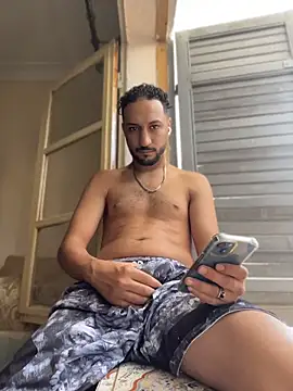 Snapshot of legende59 chatting on June 28, 12:44 pm legende59 online show from June 28, 12:44 pm