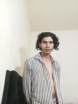 Snapshot of Alex_rose777 chatting on April 9, 9:21 pm Alex rose777 online show from April 9, 9:21 pm