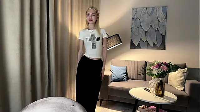 EvelineMolima online show from April 26, 7:55 pm