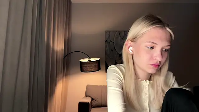 EvelineMolima online show from May 1, 8:03 pm