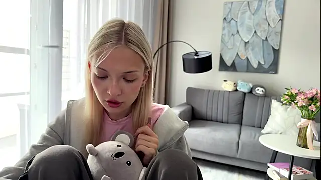 EvelineMolima online show from May 10, 10:52 am