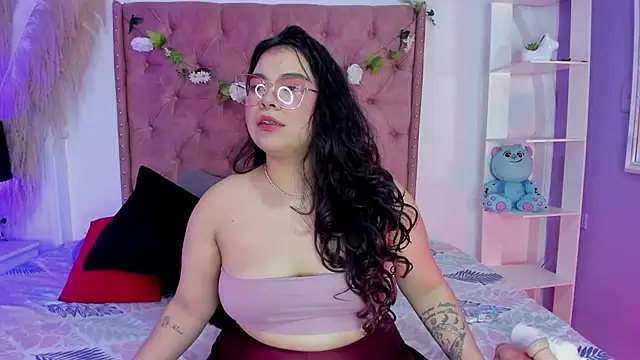 ROSELEI  online show from May 3, 9:14 am