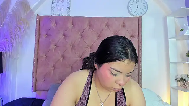 Snapshot of ROSELEI_ chatting on June 15, 9:20 am ROSELEI online show from June 15, 9:20 am