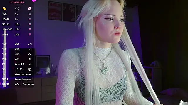 evianlui online show from May 26, 9:13 pm
