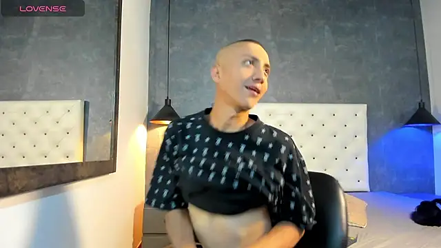 Jara Chick online show from May 27, 8:05 pm