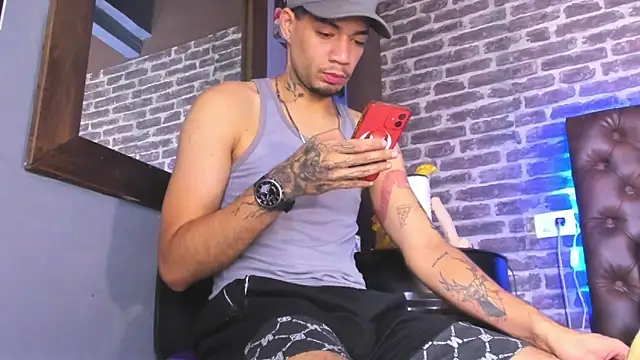 Snapshot of Daniel_huge22 chatting on May 31, 3:51 pm Daniel huge22 online show from May 31, 3:51 pm