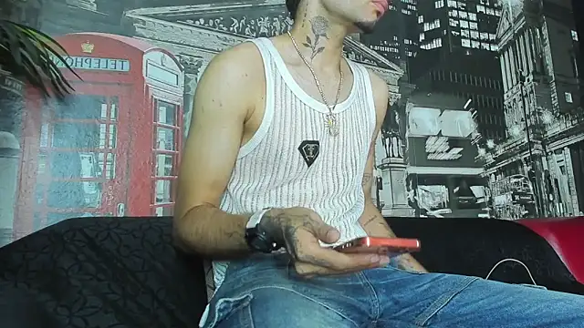 Snapshot of Daniel_huge22 chatting on June 19, 2:23 pm Daniel huge22 online show from June 19, 2:23 pm
