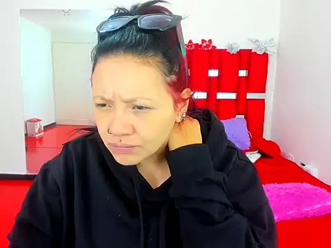 scarlett red 1 online show from May 26, 4:38 pm