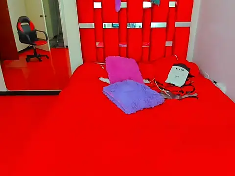scarlett red 1 online show from May 2, 4:56 pm
