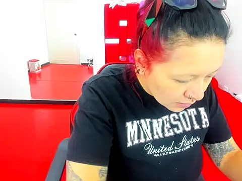scarlett red 1 online show from May 25, 4:17 pm