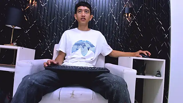 SmoothLatin  online show from April 7, 2:19 pm