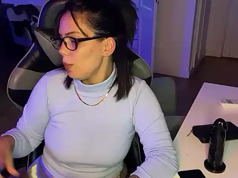 Snapshot of anestesia_5 chatting on April 7, 1:18 am anestesia 5 online show from April 7, 1:18 am