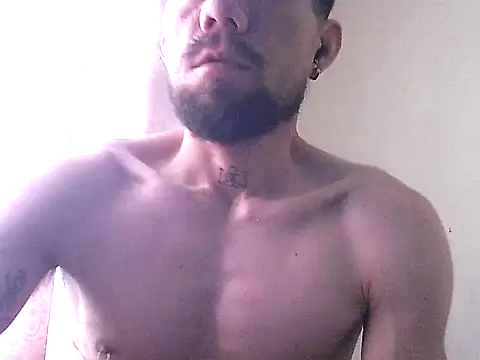 Snapshot of thomas2wood chatting on July 16, 10:18 pm thomas2wood online show from July 16, 10:18 pm