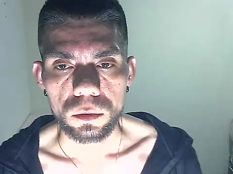 Snapshot of thomas2wood chatting on May 25, 11:58 pm thomas2wood online show from May 25, 11:58 pm