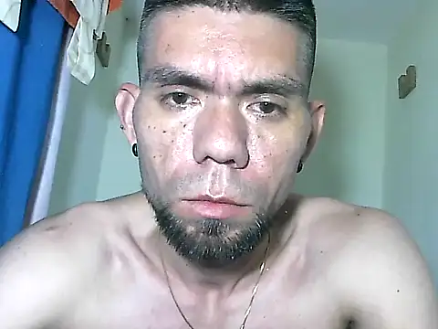 Snapshot of thomas2wood chatting on May 19, 12:04 am thomas2wood online show from May 19, 12:04 am