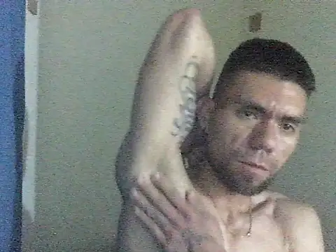 Snapshot of thomas2wood chatting on May 21, 11:35 pm thomas2wood online show from May 21, 11:35 pm